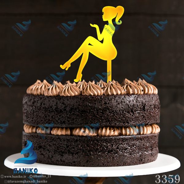 تاپر کیک تولد دخترانه نشسته
