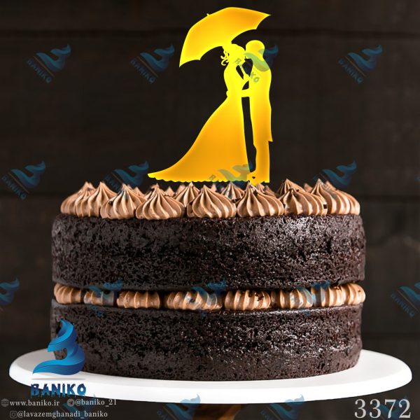 تاپر عاشقانه کیک عروس و داماد با چتر
