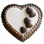 عکس کیک ولنتاین شکلاتی سفید
