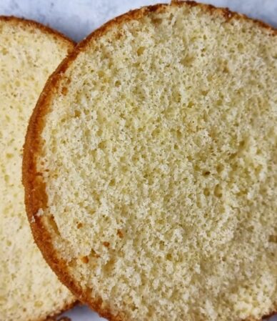 طرز تهیه کیک اسفنجی ساده در ۵ دقیقه